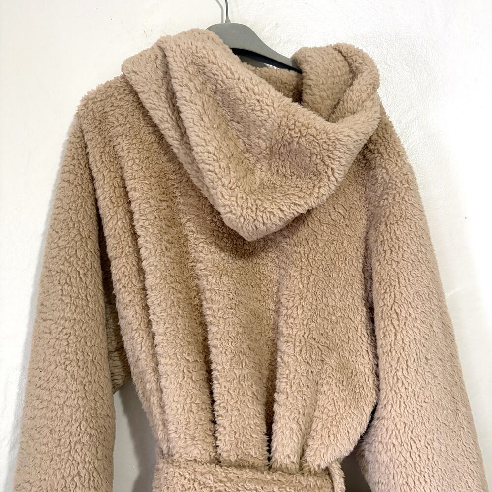 Pottery Barn Cozy Teddy Sherpa Hooded Robe in Camel XL - Picture 4 of 12